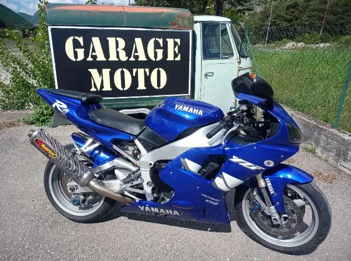 Yamaha - YZF - R1